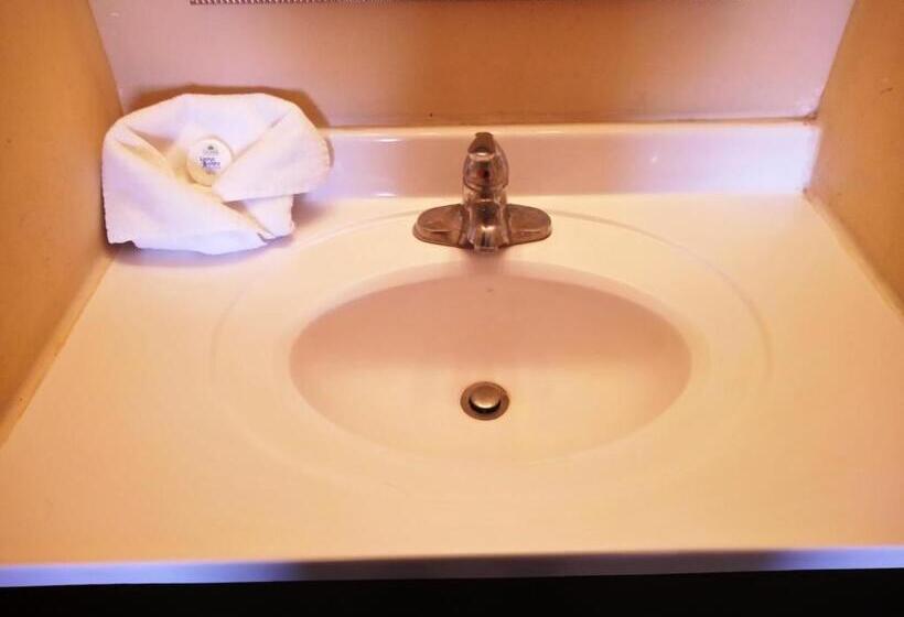 Los Jitos Hotel & Suites