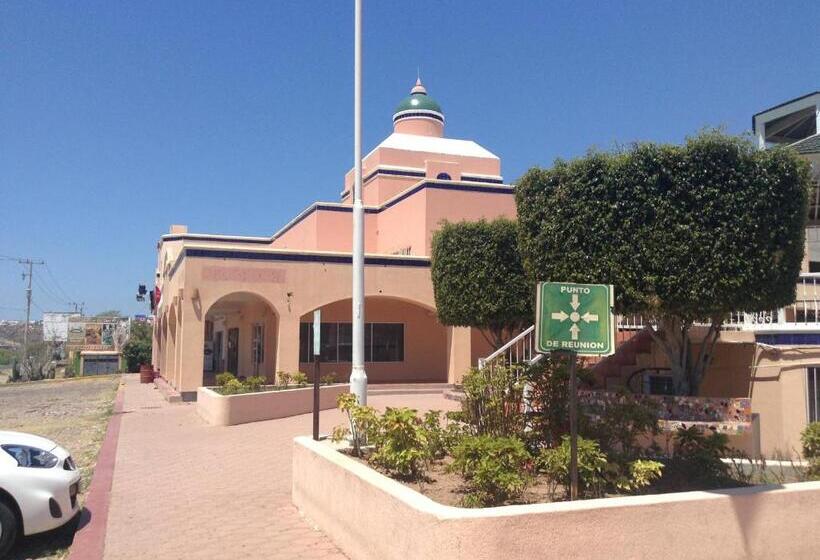 Los Jitos Hotel & Suites