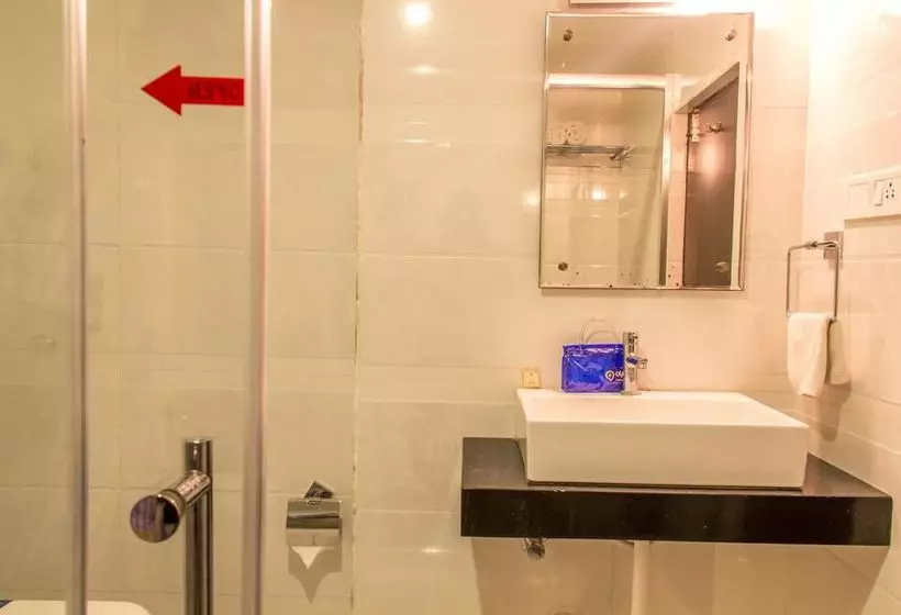 ホテル Oyo Premium Gajuwaka Junction