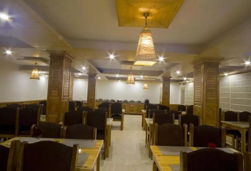 هتل Oyo Premium Simsa Resort