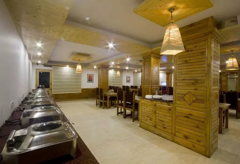 هتل Oyo Premium Simsa Resort