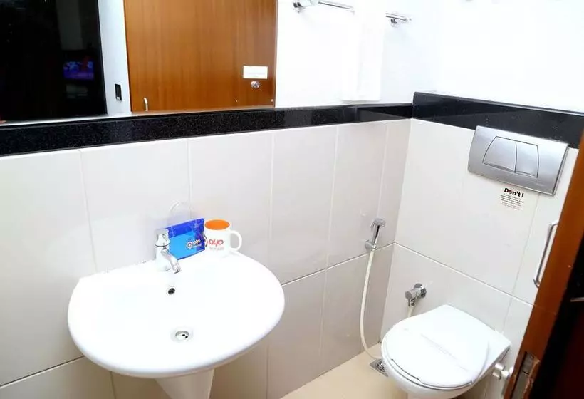 Hôtel Oyo Premium Vazhuthacaud