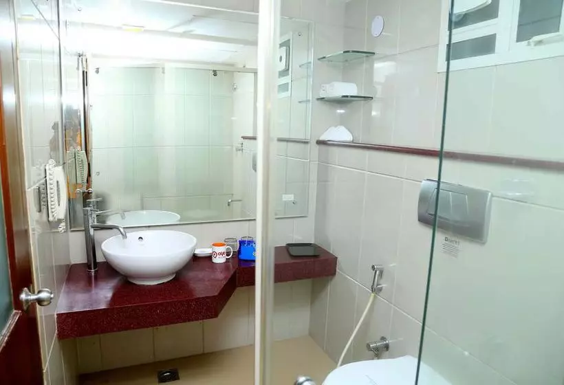 Hôtel Oyo Premium Vazhuthacaud