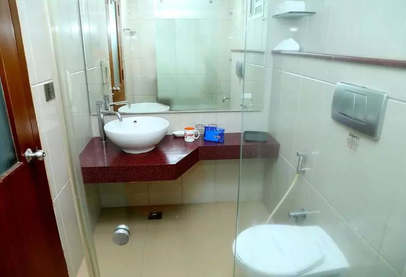 Hôtel Oyo Premium Vazhuthacaud