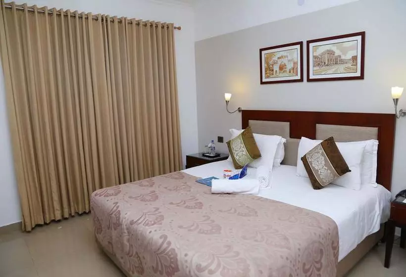 Hôtel Oyo Premium Vazhuthacaud