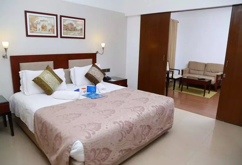 Hôtel Oyo Premium Vazhuthacaud