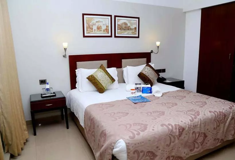 Hôtel Oyo Premium Vazhuthacaud