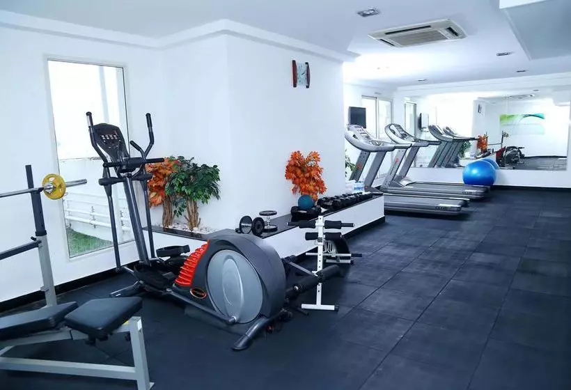 Hôtel Oyo Premium Vazhuthacaud