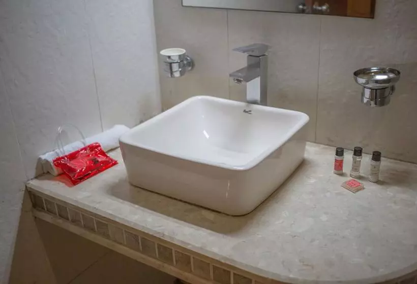 هتل Oyo Rooms Govind Nagar Kanpur