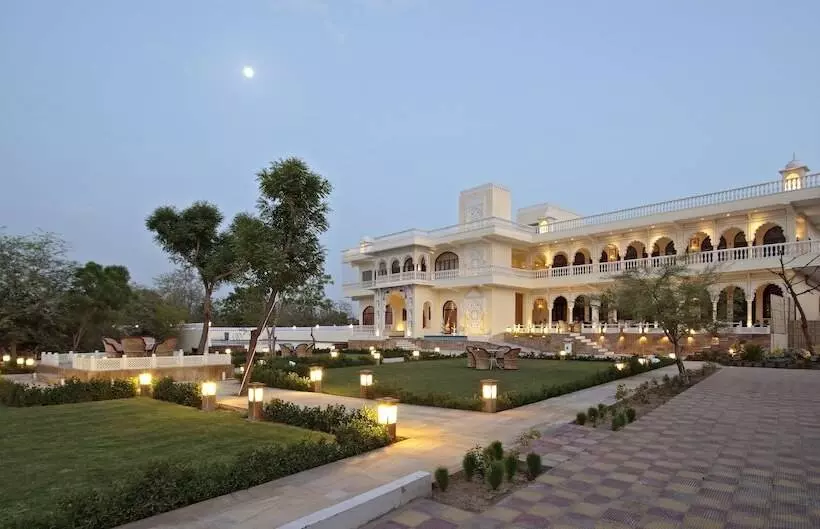 בית מלון כפרי Talaibagh Palace