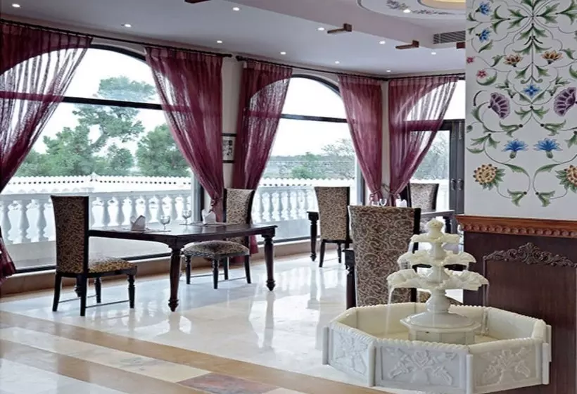 בית מלון כפרי Talaibagh Palace