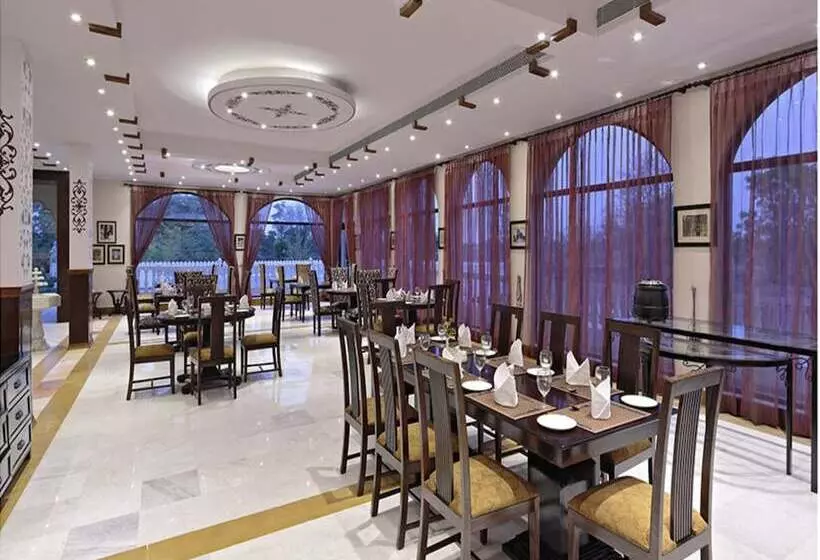 בית מלון כפרי Talaibagh Palace