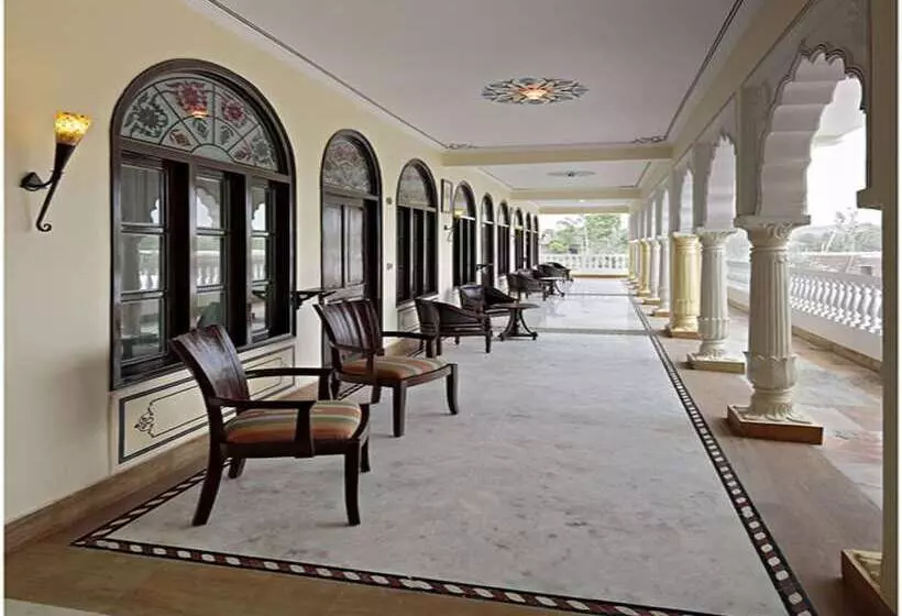 בית מלון כפרי Talaibagh Palace