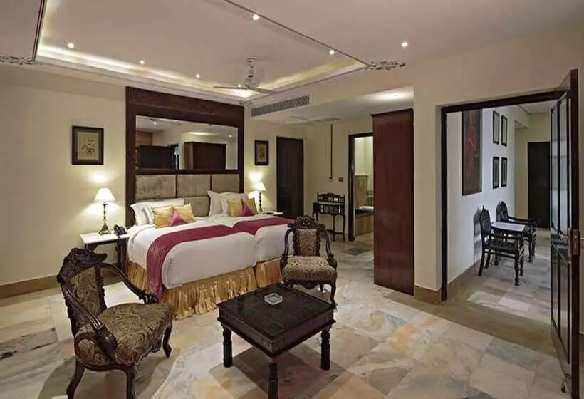 בית מלון כפרי Talaibagh Palace