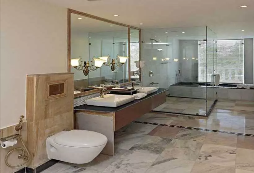 בית מלון כפרי Talaibagh Palace