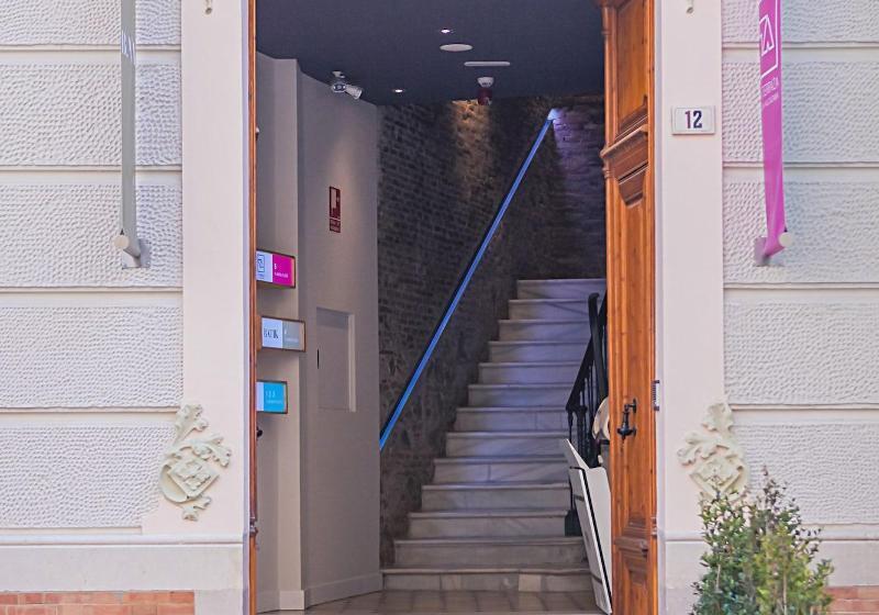 هاستل Alcazaba Premium