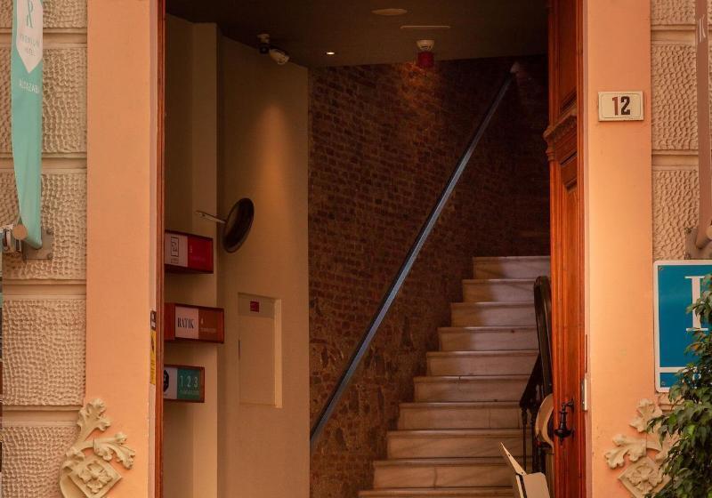 هاستل Alcazaba Premium