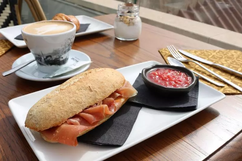 Retkeilymaja Alcazaba Premium