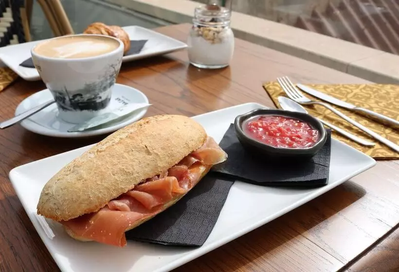 Retkeilymaja Alcazaba Premium