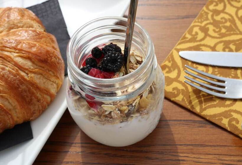 هاستل Alcazaba Premium