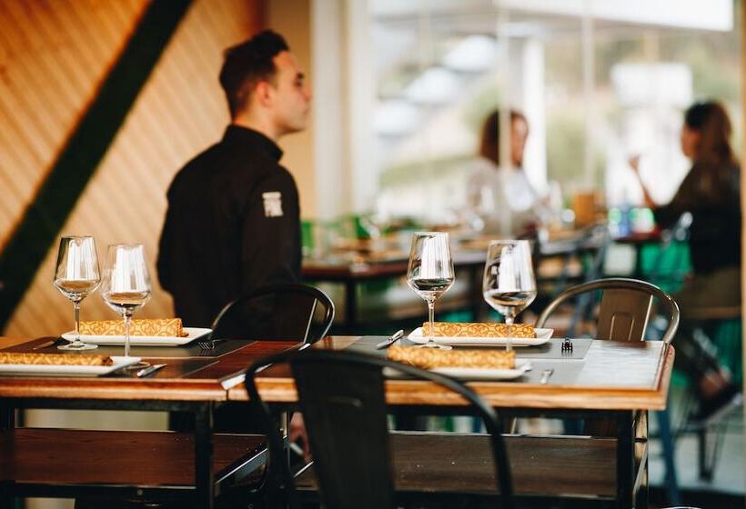 هاستل Alcazaba Premium