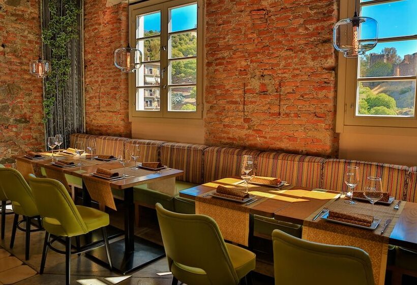 هاستل Alcazaba Premium