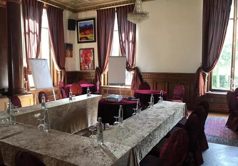 Domaine De Beaupré Hotel The Originals Relais