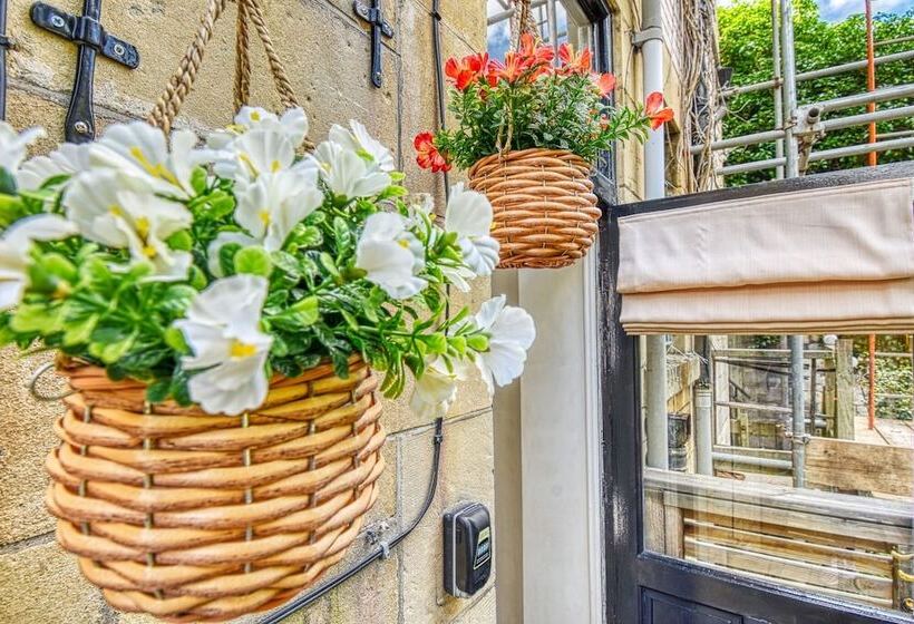 Ghar Homes   Bath City Centre Cosy Retreat