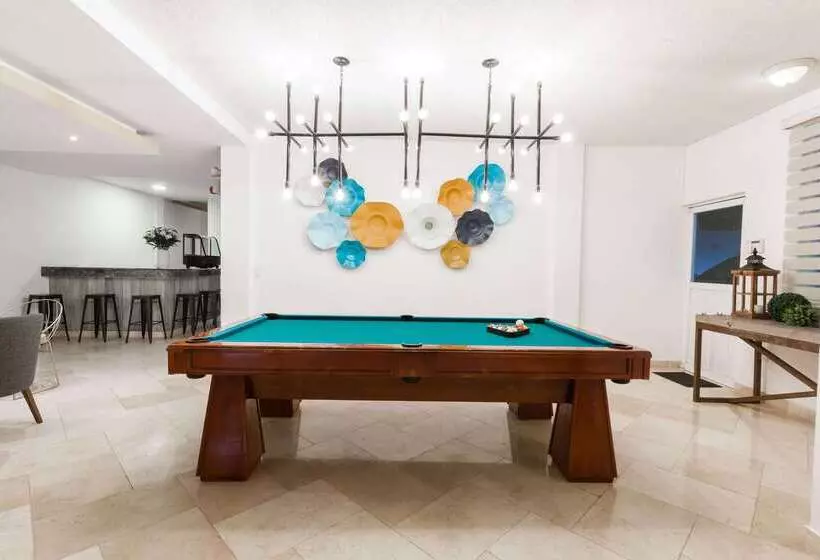 هتل Howard Johnson Leon Avenida