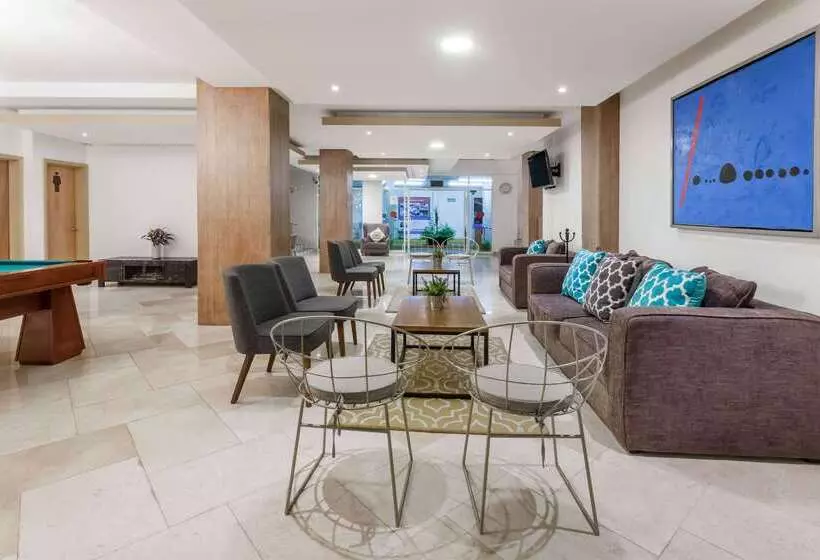 هتل Howard Johnson Leon Avenida