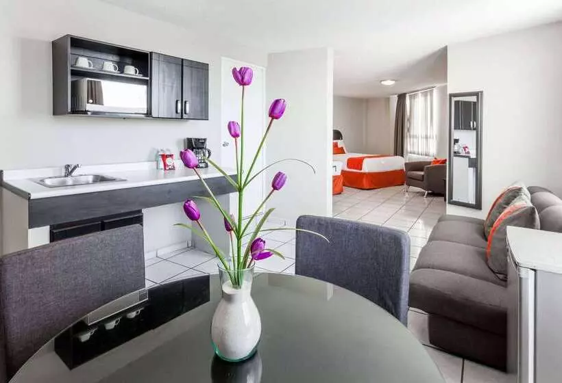 هتل Howard Johnson Leon Avenida