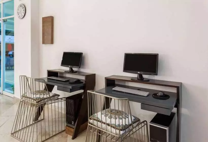 هتل Howard Johnson Leon Avenida