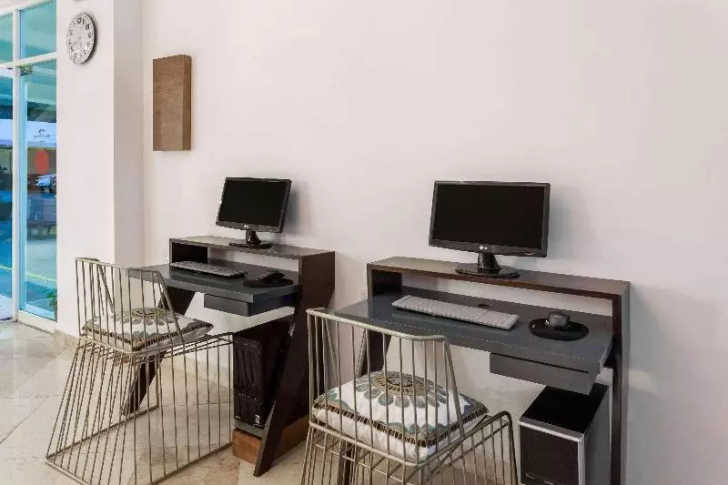 هتل Howard Johnson Leon Avenida