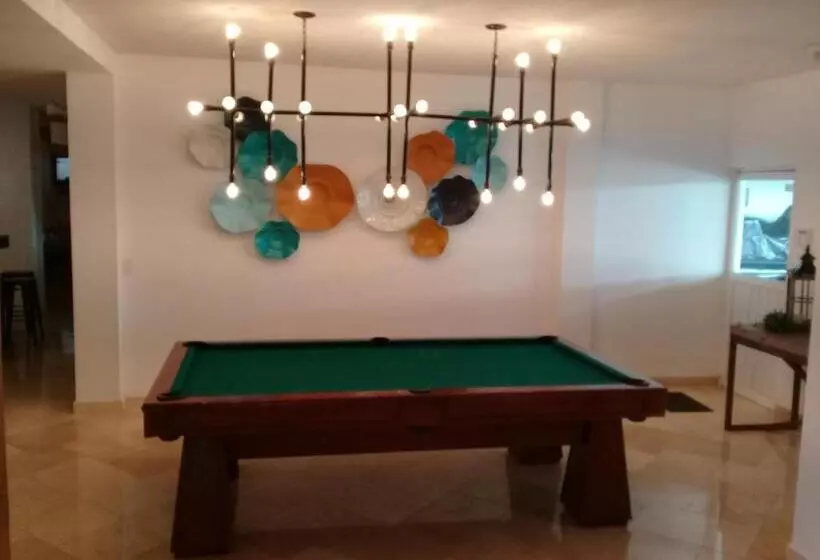 هتل Howard Johnson Leon Avenida