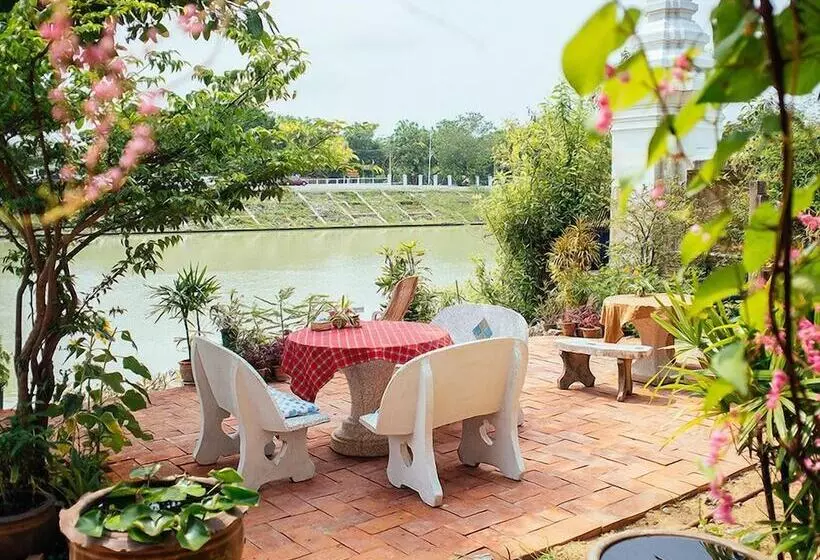 Hotelli Loy Manee House