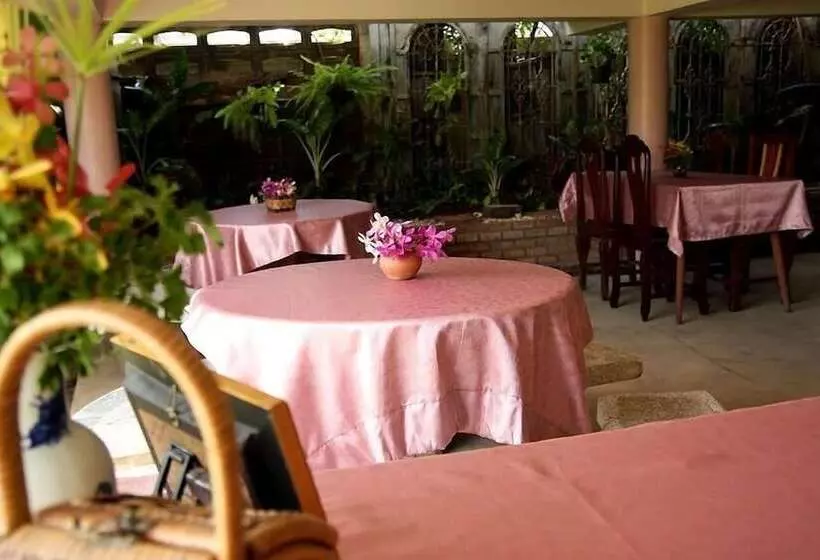 Hotelli Loy Manee House