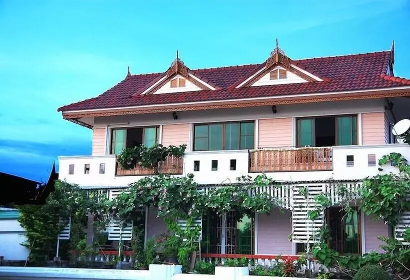 Hotelli Loy Manee House