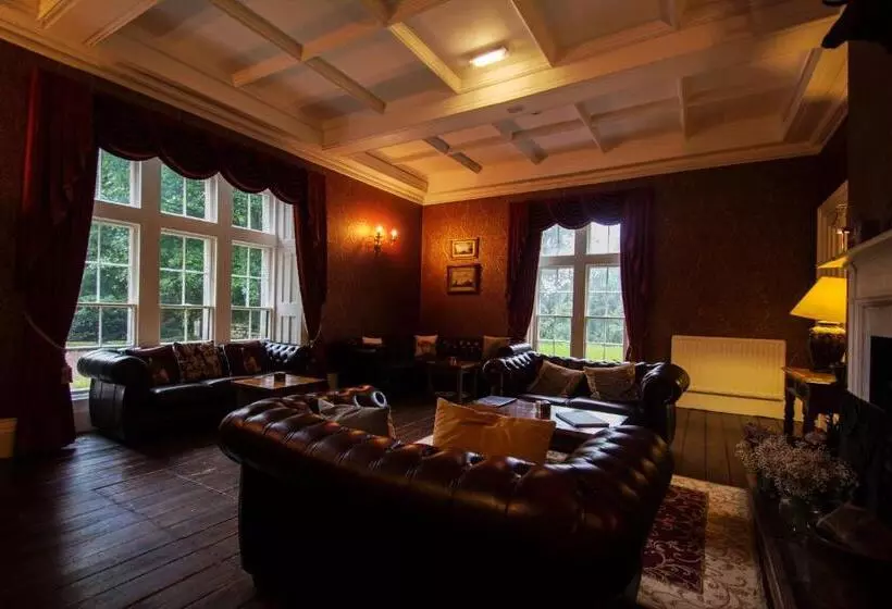 בית מלון כפרי Otterburn Castle