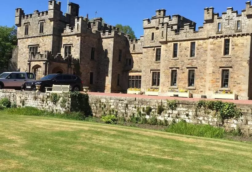 בית מלון כפרי Otterburn Castle