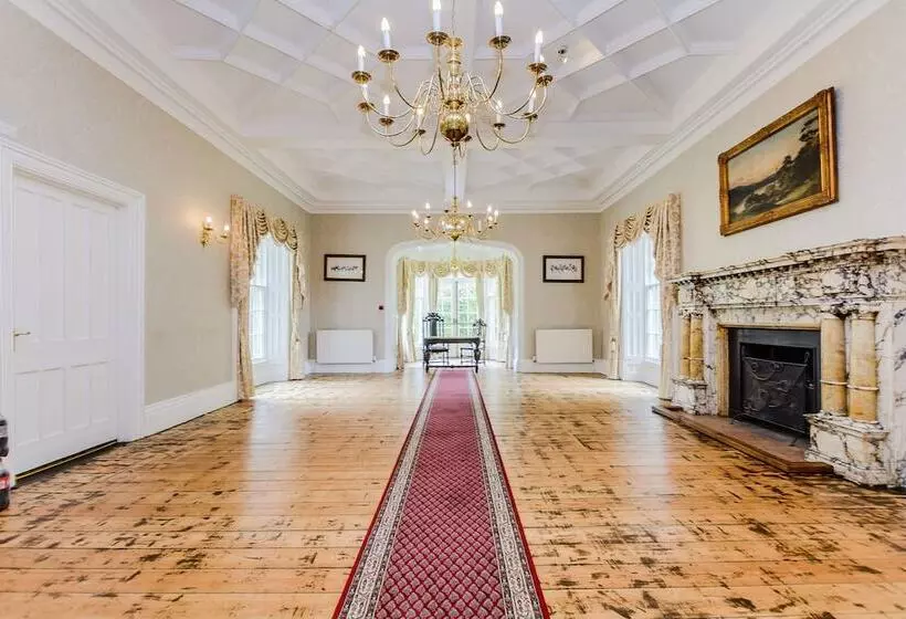 בית מלון כפרי Otterburn Castle