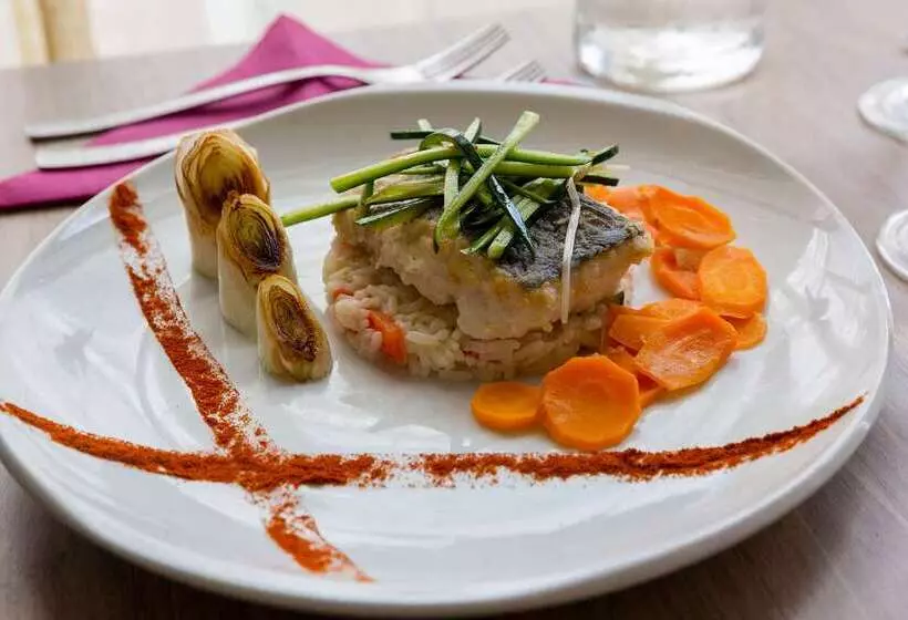 Отель The Originals City, Angers Sud, Le Village 49