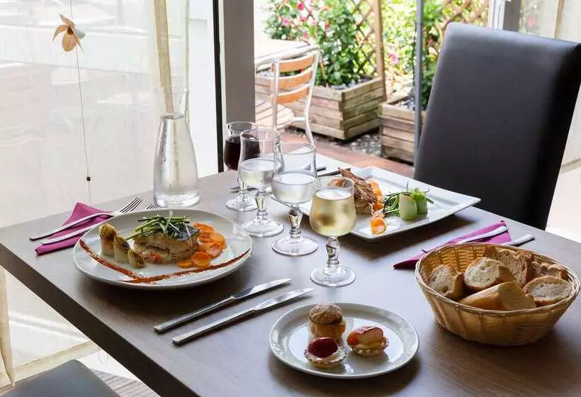 Отель The Originals City, Angers Sud, Le Village 49