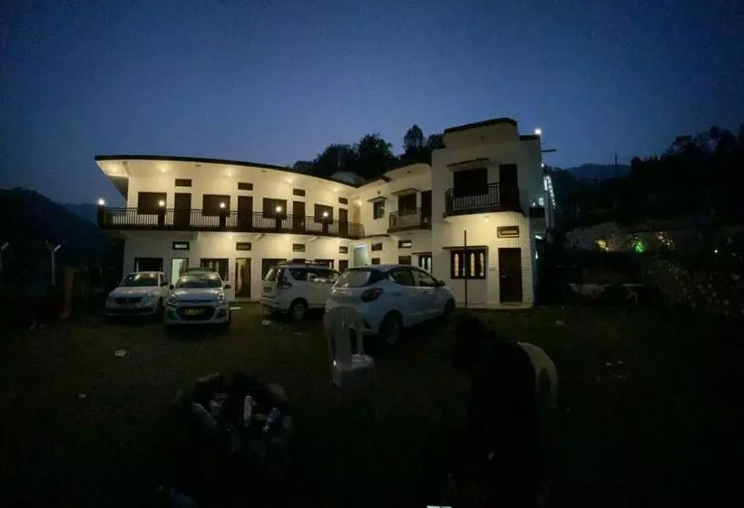 ホテル Maneri Lake & Restaurant By Wb Inn