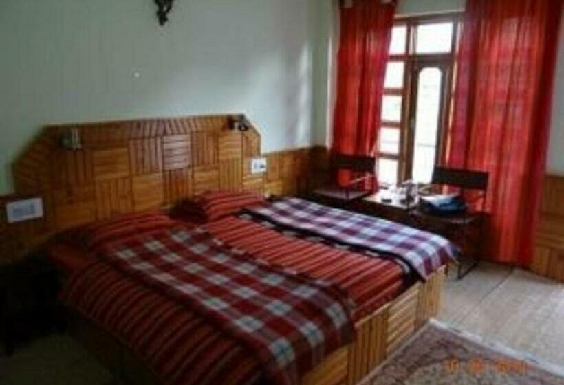 בית מלון כפרי Maneri Lake & Restaurant By Wb Inn