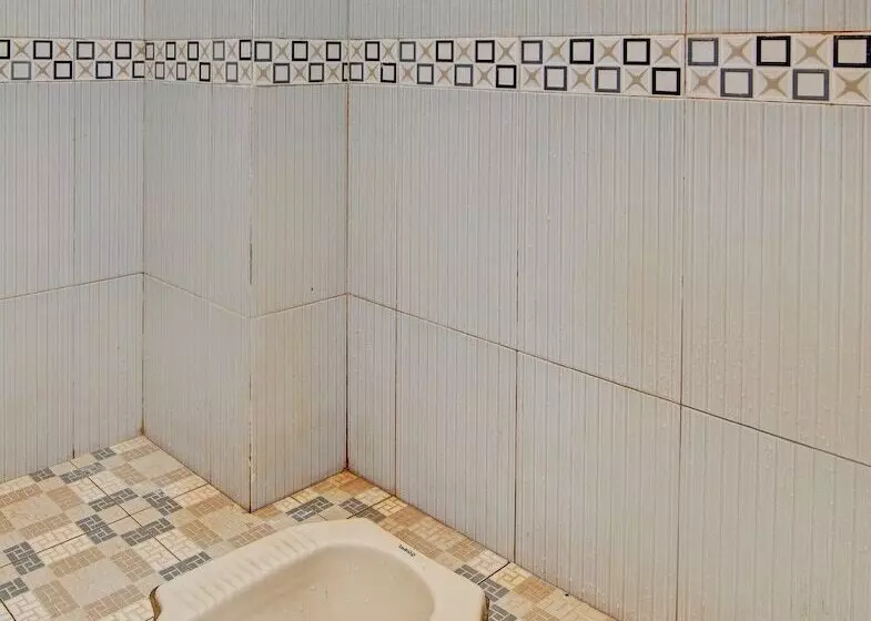 Hotelli Spot On 91950 Guest House Teknong Syariah