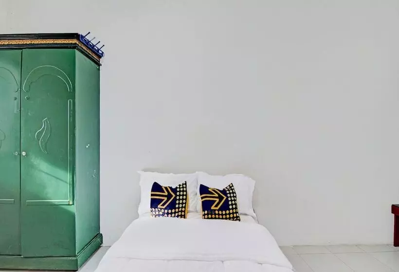 Hotelli Spot On 91950 Guest House Teknong Syariah