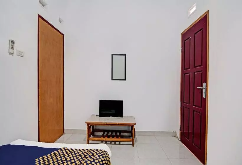 Hotelli Spot On 91950 Guest House Teknong Syariah