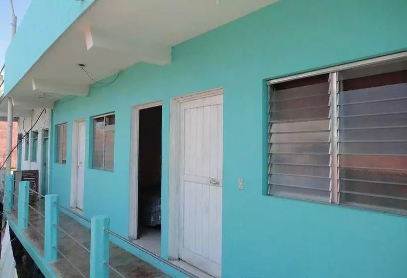 مسافرخانه Los Estudiantes