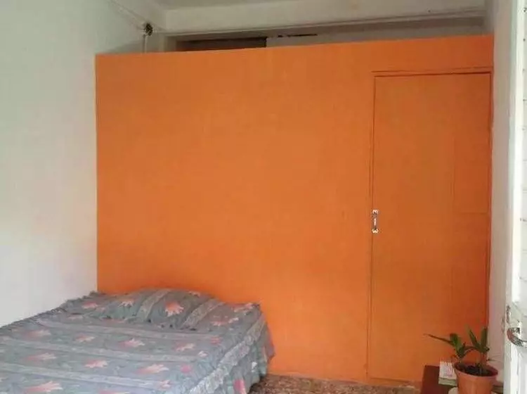 مسافرخانه Los Estudiantes
