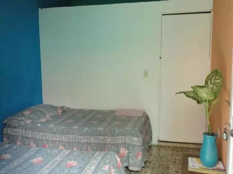 مسافرخانه Los Estudiantes